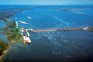 Mississippi_River_Lock_and_Dam_number_25_large